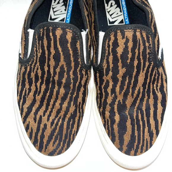 Van's Tiger Animal Stripes Woven Slip-On Shoes Brown and Black Women's Size 8 - Picture 2 of 10